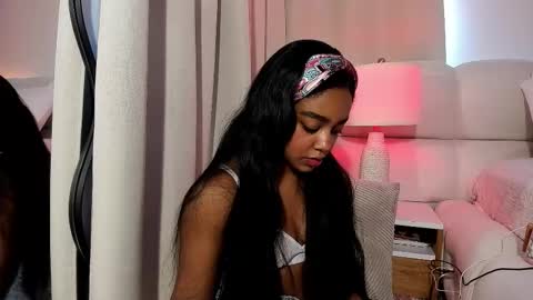 Snapshot of belkis_mills chatting on 10/17/25, 04:20  Belkis  online show from 10/17/25, 04:20