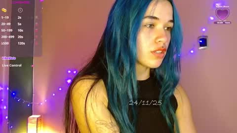 Snapshot of bell_art chatting on 11/24/25, 03:45 online show from 11/24/25, 03:45