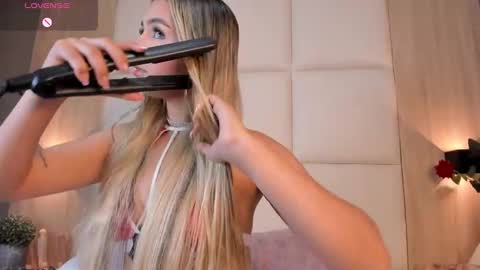 Bella cam online show from 12/22/24, 07:21
