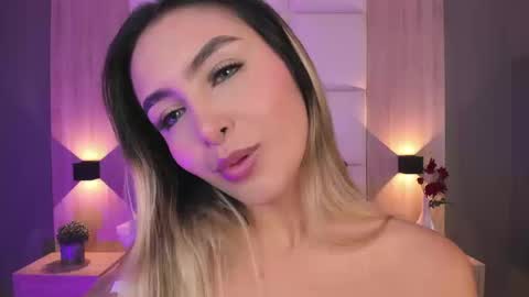 Bella cam online show from 09/19/25, 09:15