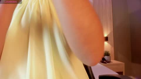 Snapshot of bella1207 chatting on 04/25/26, 07:22 Bella cam online show from 04/25/26, 07:22