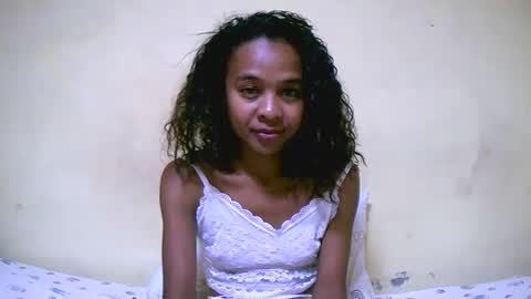 bella193999 online show from 12/06/24, 12:49