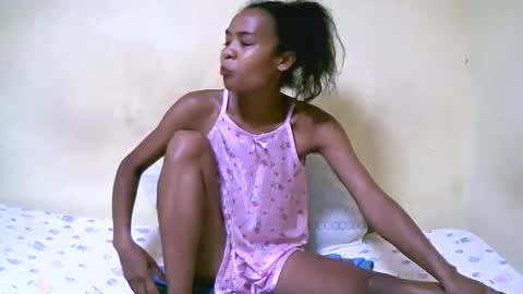 bella193999 online show from 12/16/24, 03:22