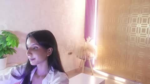 bella19   online show from 05/22/26, 08:25