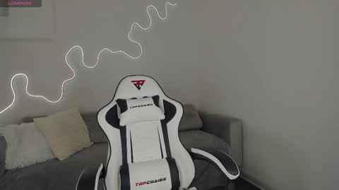 Hi I am Bella online show from 12/15/25, 03:11