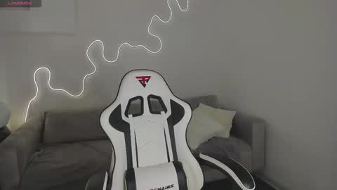 Snapshot of bella__sss chatting on 03/13/26, 04:30 Hi I am Bella online show from 03/13/26, 04:30