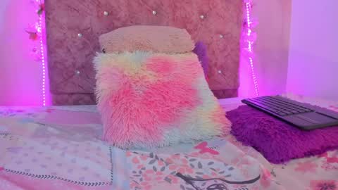 Snapshot of bella__sweets chatting on 01/10/25, 09:53 Melanie online show from 01/10/25, 09:53