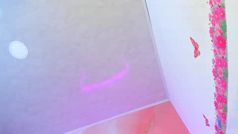 Snapshot of bella__sweets chatting on 02/04/25, 10:24 Melanie online show from 02/04/25, 10:24