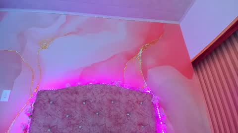 Snapshot of bella__sweets chatting on 02/20/25, 06:46 Melanie online show from 02/20/25, 06:46