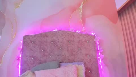 Snapshot of bella__sweets chatting on 03/09/25, 01:14 Melanie online show from 03/09/25, 01:14