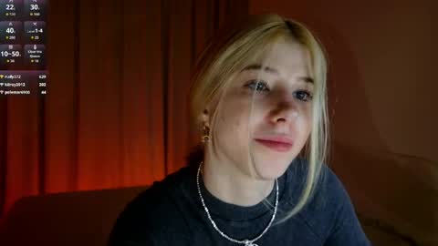 Snapshot of bella_amoury chatting on 04/19/26, 06:10 Bella online show from 04/19/26, 06:10