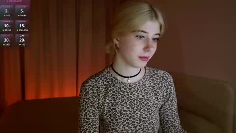 Snapshot of bella_amoury chatting on 05/18/26, 01:17 Bella online show from 05/18/26, 01:17