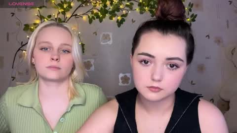 Snapshot of bella_and_alice chatting on 05/01/26, 04:33 bella_and_alice online show from 05/01/26, 04:33