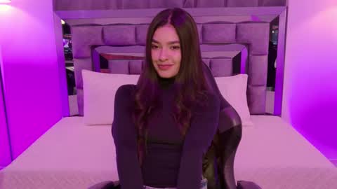 Bella  online show from 11/05/25, 04:34