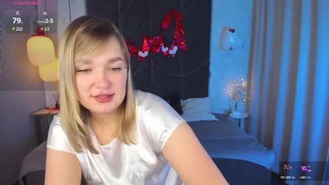 Snapshot of bella_cosmos chatting on 02/19/25, 05:27 Bella online show from 02/19/25, 05:27