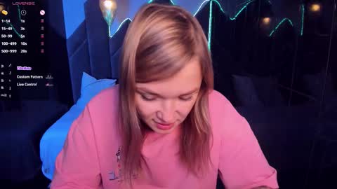 Snapshot of bella_cosmos chatting on 09/30/25, 05:45 Bella online show from 09/30/25, 05:45