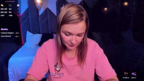 Snapshot of bella_cosmos chatting on 09/30/25, 06:13 Bella online show from 09/30/25, 06:13