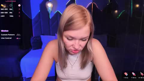 Snapshot of bella_cosmos chatting on 10/22/25, 09:31 Bella online show from 10/22/25, 09:31