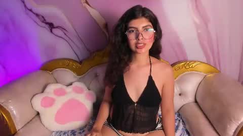 Snapshot of bella_cuttee chatting on 07/30/26, 07:24 B E L L A online show from 07/30/26, 07:24