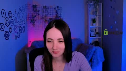 Snapshot of bella_dorn chatting on 04/28/26, 12:21 Bella online show from 04/28/26, 12:21