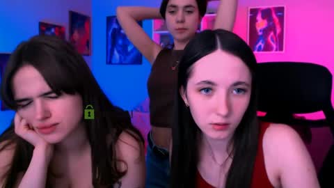 Snapshot of bella_dorn chatting on 05/11/26, 02:45 Bella online show from 05/11/26, 02:45