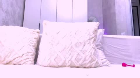 Snapshot of bella_gasp chatting on 06/11/26, 12:32 Jane online show from 06/11/26, 12:32