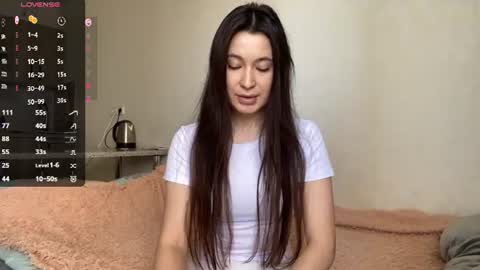 Snapshot of bella_gasp chatting on 06/18/26, 06:13 Jane online show from 06/18/26, 06:13