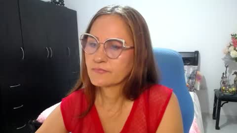 Snapshot of bella_ghisell chatting on 06/20/26, 12:14 Bella online show from 06/20/26, 12:14