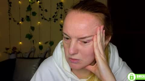 Snapshot of bella_hadatt chatting on 02/17/26, 12:34 Bella online show from 02/17/26, 12:34