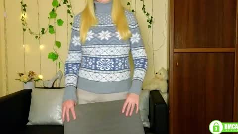 Snapshot of bella_hadatt chatting on 02/18/26, 12:23 Bella online show from 02/18/26, 12:23