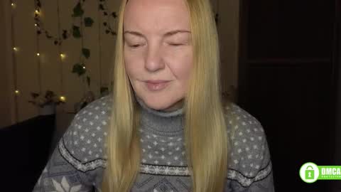 Snapshot of bella_hadatt chatting on 02/28/26, 06:36 Bella online show from 02/28/26, 06:36