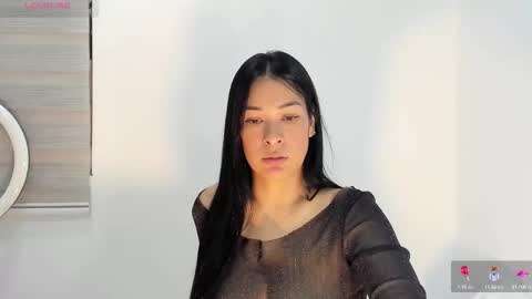 Snapshot of bella_hadid1_ chatting on 10/04/25, 09:13 Laura online show from 10/04/25, 09:13