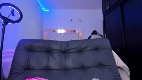 Snapshot of bella_hamilton chatting on 03/05/26, 02:18 bella_hamilton online show from 03/05/26, 02:18