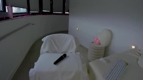 Snapshot of bella_hot77 chatting on 03/28/26, 10:48 Anna online show from 03/28/26, 10:48