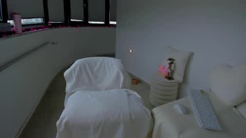 Snapshot of bella_hot77 chatting on 03/29/26, 10:15 Anna online show from 03/29/26, 10:15