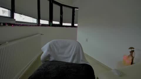 Snapshot of bella_hot77 chatting on 04/01/26, 08:59 Anna online show from 04/01/26, 08:59