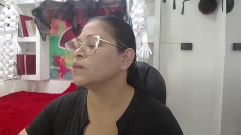 lady online show from 10/28/25, 11:47
