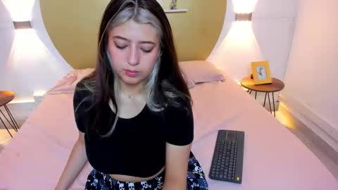  Bella  online show from 12/16/25, 06:02