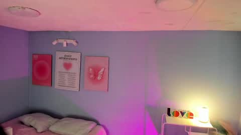  Bella  online show from 04/16/26, 07:47