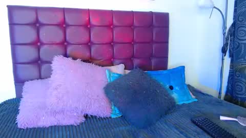 Snapshot of bella_lr chatting on 12/31/24, 03:55 Valentina online show from 12/31/24, 03:55