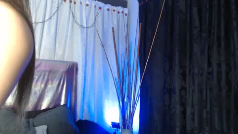 Snapshot of bella_lr chatting on 09/24/25, 01:31 Valentina online show from 09/24/25, 01:31