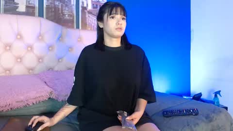 Snapshot of bella_lr chatting on 05/05/26, 02:03 Valentina online show from 05/05/26, 02:03