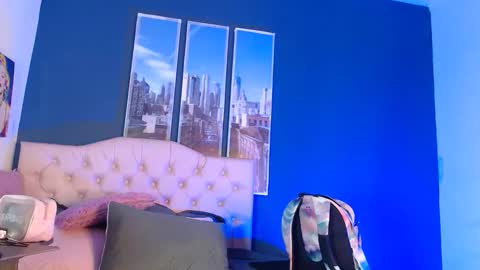 Snapshot of bella_lr chatting on 05/09/26, 02:00 Valentina online show from 05/09/26, 02:00