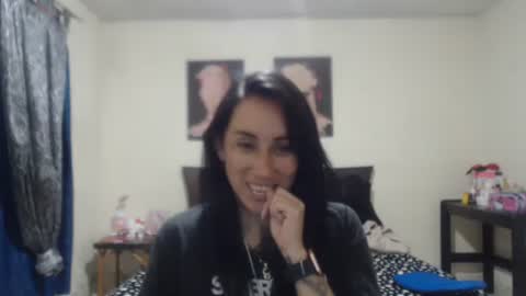 Snapshot of bella_luna34 chatting on 03/17/26, 03:33 bella_luna34 online show from 03/17/26, 03:33