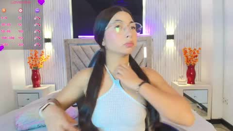 bella_martini_ online show from 04/17/26, 11:57