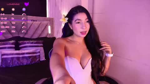 Snapshot of bella_martini_ chatting on 05/13/26, 03:31 bella_martini_ online show from 05/13/26, 03:31