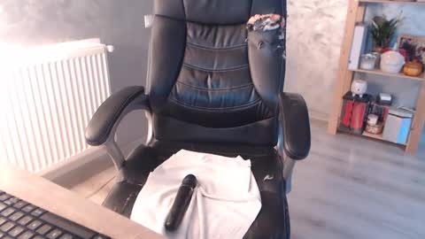      online show from 10/24/25, 05:15