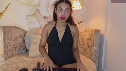 Snapshot of bella_moonlight_cr chatting on 05/17/26, 03:48 BELLA online show from 05/17/26, 03:48
