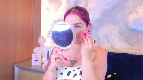 Snapshot of bella_mush chatting on 05/19/26, 10:05 BELLA online show from 05/19/26, 10:05