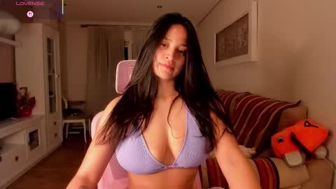 Snapshot of bella_pocahontas3 chatting on 10/25/25, 10:26 bella_pocahontas3 online show from 10/25/25, 10:26